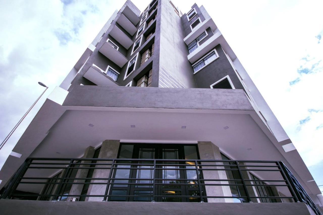 Manhattan Hotel ايبوه المظهر الخارجي الصورة