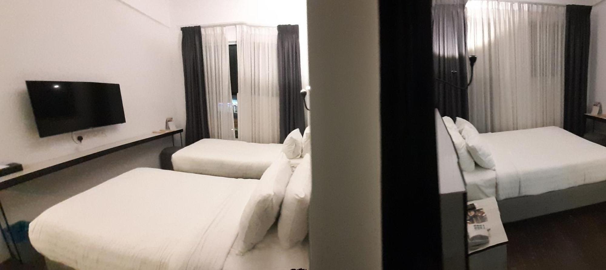 Manhattan Hotel ايبوه المظهر الخارجي الصورة