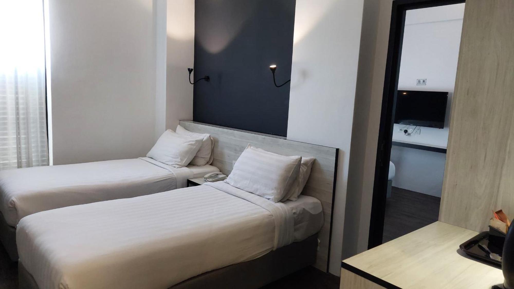 Manhattan Hotel ايبوه المظهر الخارجي الصورة