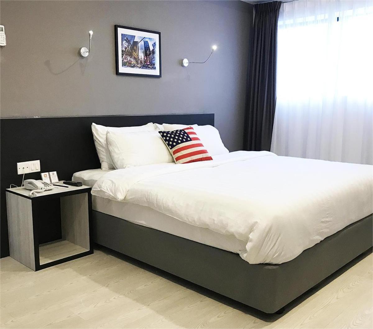 Manhattan Hotel ايبوه المظهر الخارجي الصورة