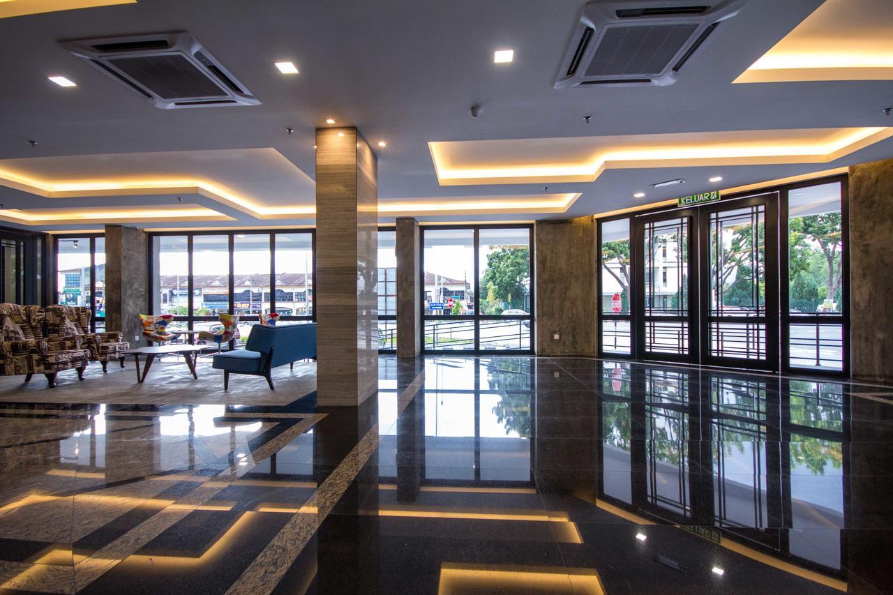 Manhattan Hotel ايبوه المظهر الخارجي الصورة